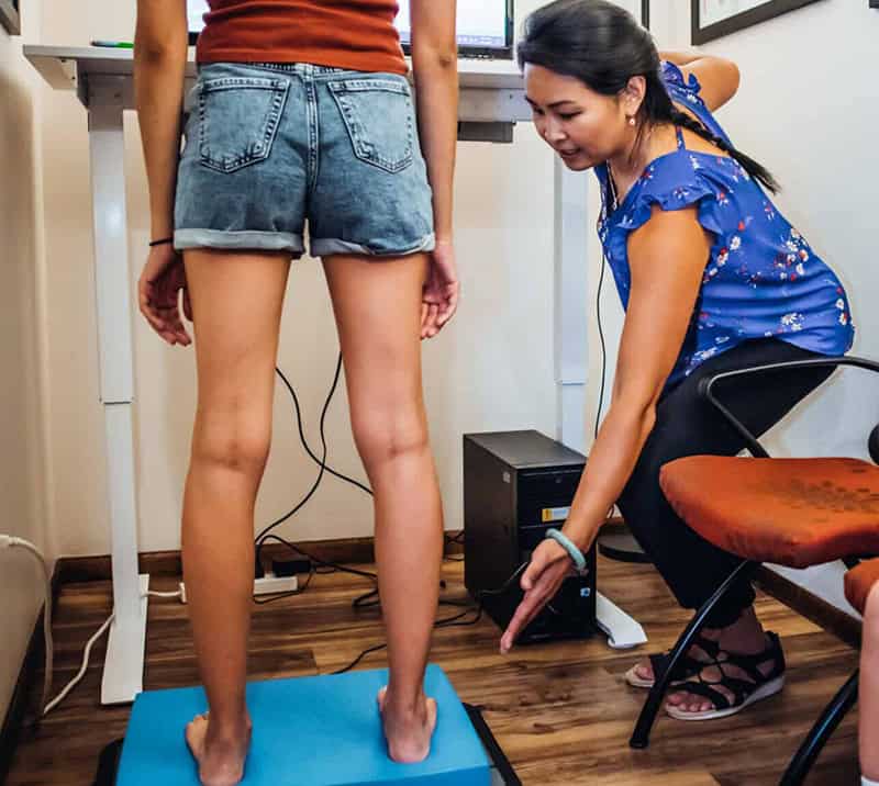 Dr. Lynn treating a patient for weight loss using weight loss exercises