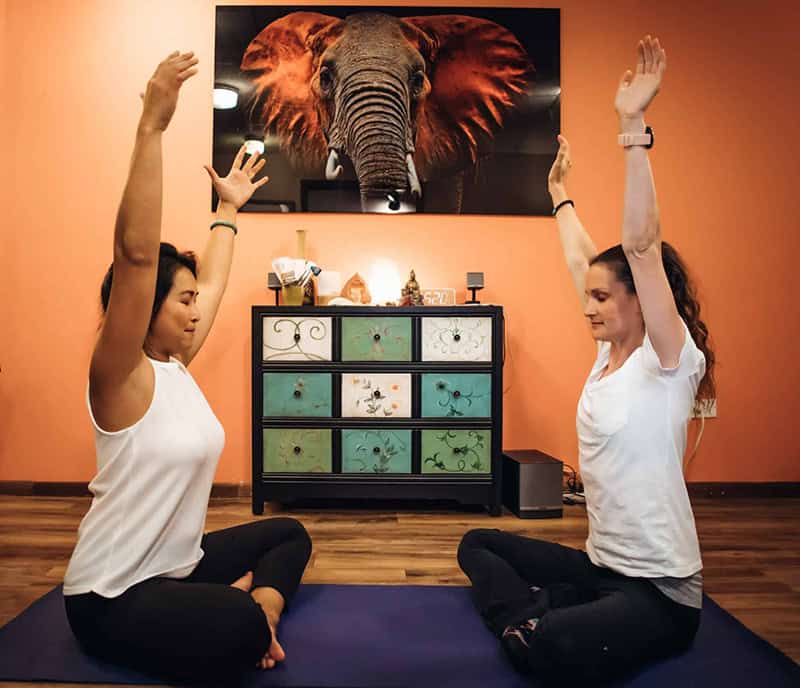 Dr. Lynn treating a patient for weight loss using weight loss exercises